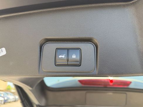 Used 2025 Nissan Rogue SV FWD image 22