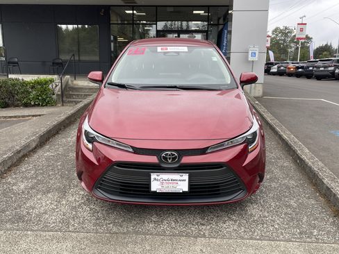 Certified 2025 Toyota Corolla LE FWD image 2
