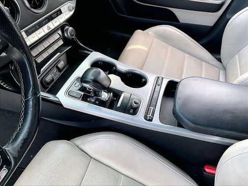 Used 2018 Kia Stinger GT2 image 13