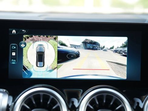 Used 2026 Mercedes-Benz GLB 250 4MATIC image 17