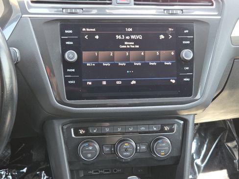 Used 2018 Volkswagen Tiguan SEL AWD/4WD image 36