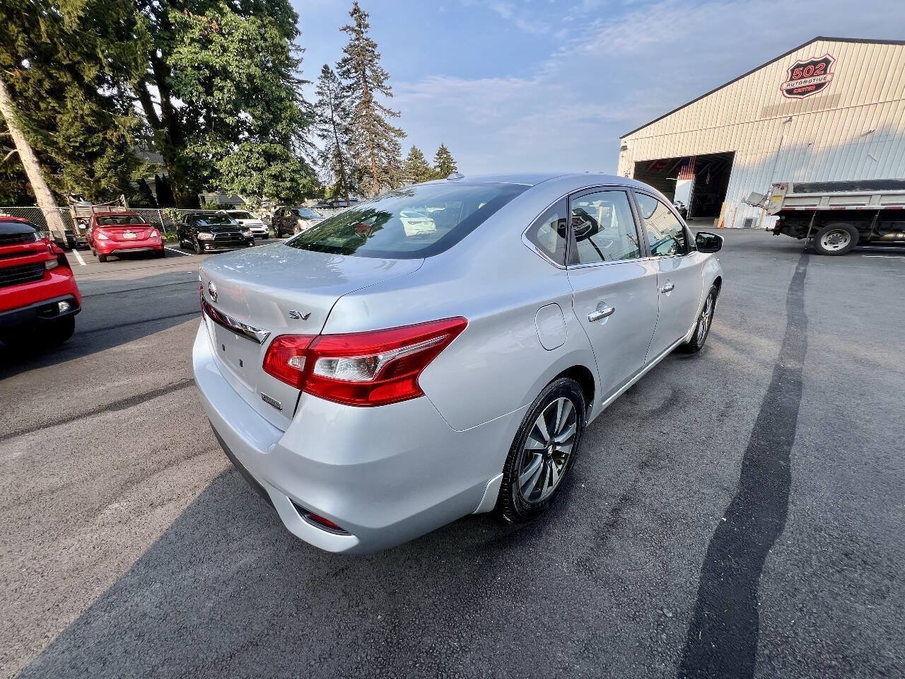 Used 2019 Nissan Sentra SV w/ Special Edition Package FWD image 5