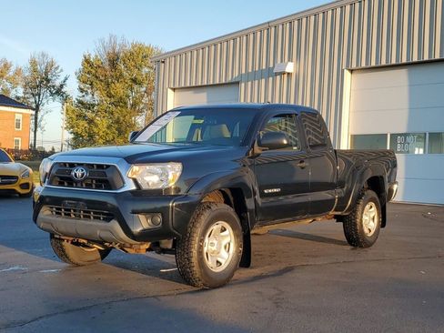 Used 2012 Toyota Tacoma 4x4 Access Cab image 3