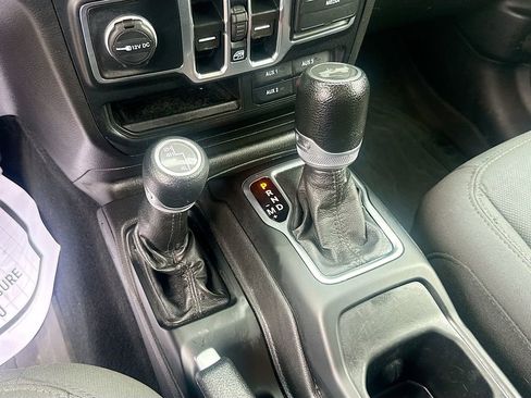 Used 2022 Jeep Wrangler Unlimited Sport AWD/4WD image 18