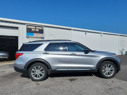 Used 2020 Ford Explorer XLT w/ Equipment Group 202A AWD/4WD image 6