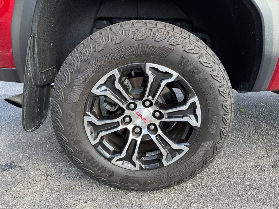 Certified 2024 GMC Canyon AT4 w/ Technology Package AWD/4WD image 27