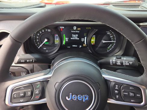 Used 2025 Jeep Wrangler Unlimited Sahara w/ Safety Group AWD/4WD image 22