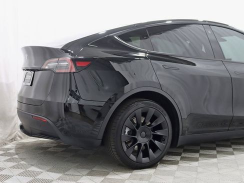 Used 2022 Tesla Model Y Long Range AWD/4WD image 10