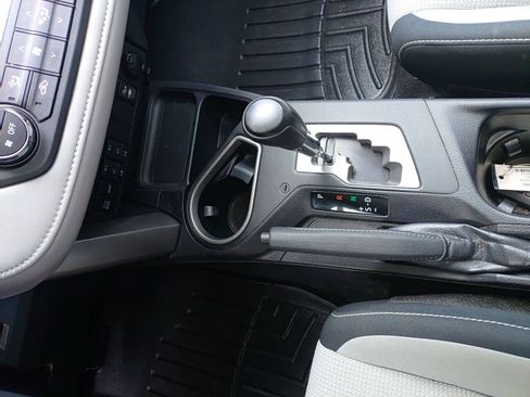 Used 2018 Toyota RAV4 XLE AWD/4WD image 14
