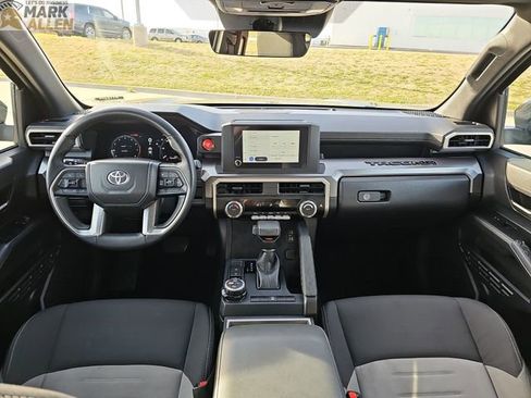 Used 2025 Toyota Tacoma TRD Off-Road image 19