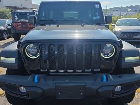 Used 2023 Jeep Wrangler Unlimited w/ Cold Weather Group AWD/4WD image 2