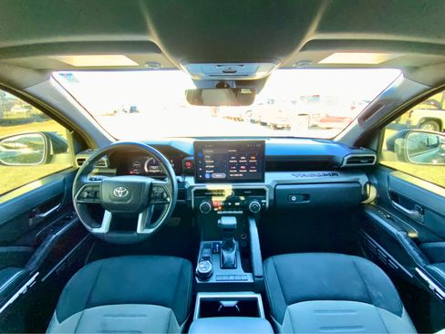 Used 2024 Toyota Tacoma TRD Off-Road image 33