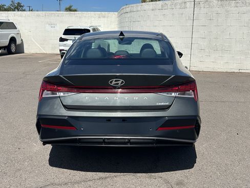 Used 2024 Hyundai Elantra Limited FWD image 4