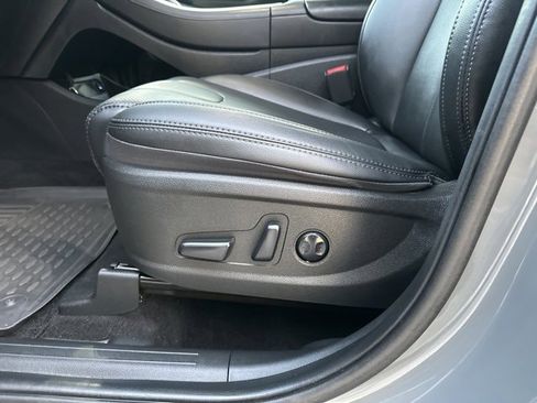 Used 2023 Hyundai Santa Fe SEL w/ Premium Package image 11