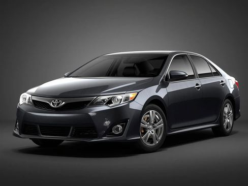 Used 2014 Toyota Camry SE image 1