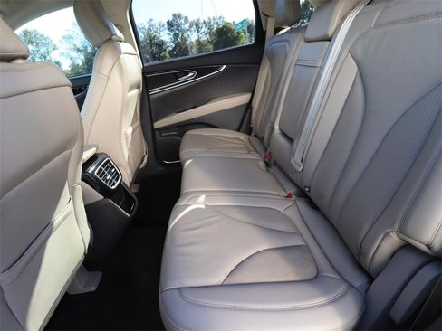 Used 2021 Lincoln Nautilus FWD w/ Equipment Group 101A image 8