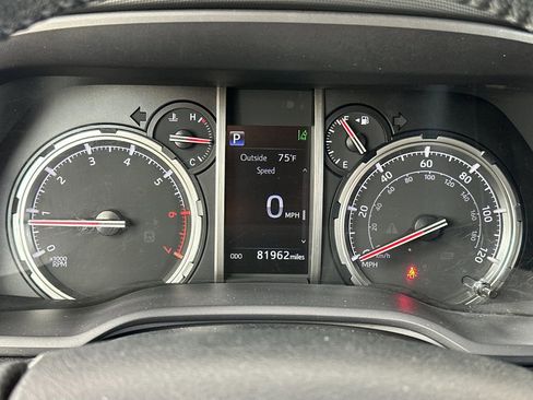 Used 2022 Toyota 4Runner TRD Off-Road Premium AWD/4WD image 24