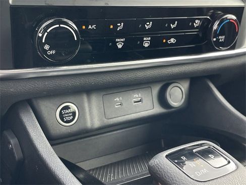 Used 2023 Nissan Rogue S image 18