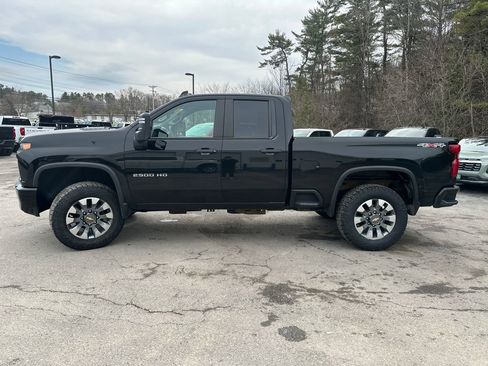 Used 2022 Chevrolet Silverado 2500 Custom w/ Custom Value Package AWD/4WD image 2