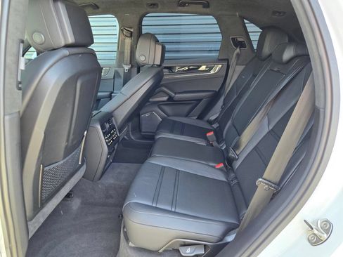 Certified 2026 Porsche Cayenne GTS AWD/4WD image 14