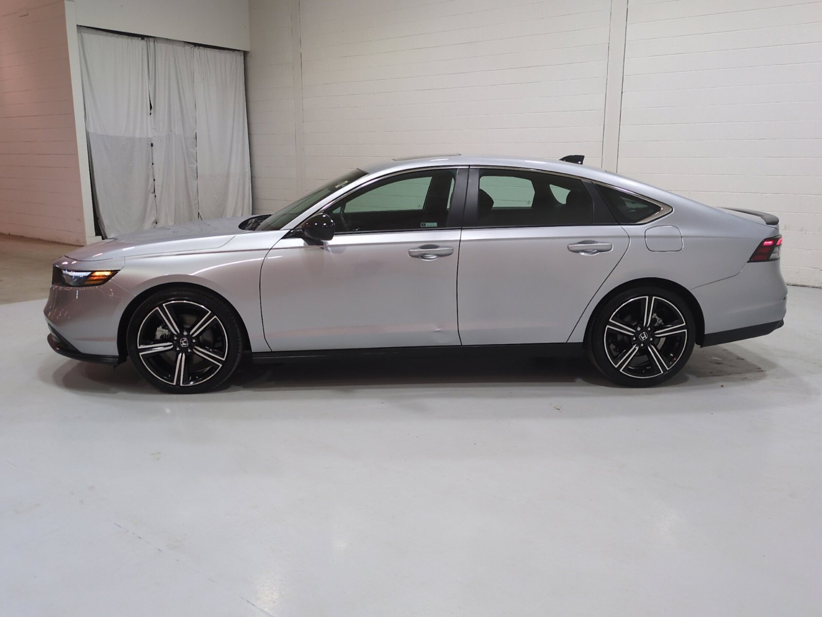 Used 2025 Honda Accord Sport image 7