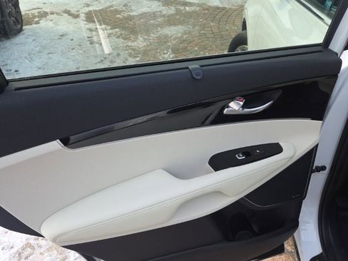 Used 2017 Kia Sorento SX image 25