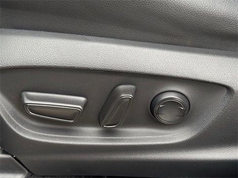 Used 2023 Toyota Corolla Cross XLE image 29