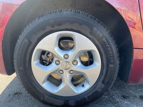 Used 2018 Chrysler Pacifica Touring-L image 16