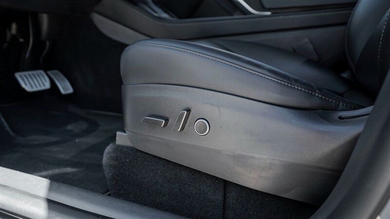 Used 2022 Tesla Model Y Performance AWD/4WD image 24