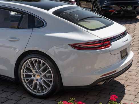 Used 2018 Porsche Panamera 4S image 39
