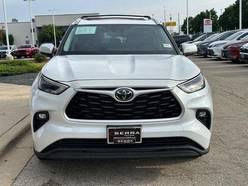 Used 2022 Toyota Highlander XLE AWD/4WD image 10