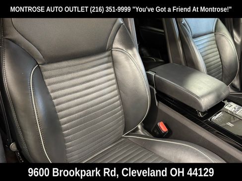 Used 2019 Land Rover Discovery HSE Luxury image 52