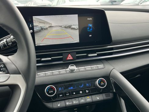 Used 2025 Hyundai Elantra SEL image 20