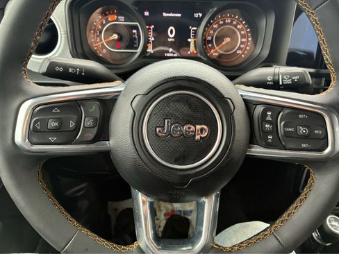 Used 2024 Jeep Wrangler Sahara image 18