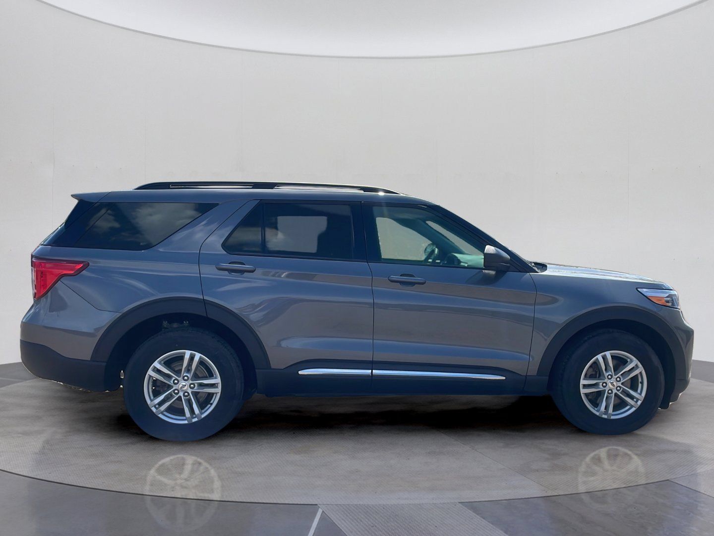 Certified 2023 Ford Explorer XLT AWD/4WD image 9
