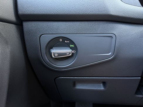 Used 2024 Volkswagen Tiguan SE w/ Panoramic Sunroof Package FWD image 27