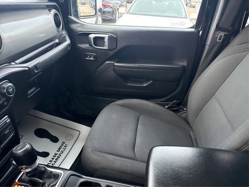 Used 2021 Jeep Gladiator Sport image 28