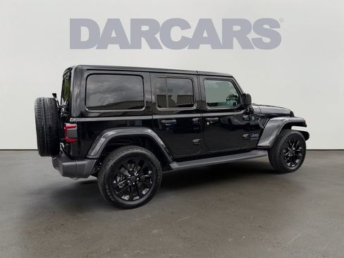 Used 2025 Jeep Wrangler Unlimited Sahara AWD/4WD image 7