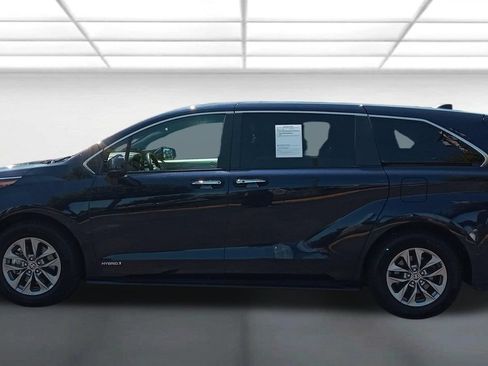 Used 2021 Toyota Sienna XLE AWD/4WD image 6