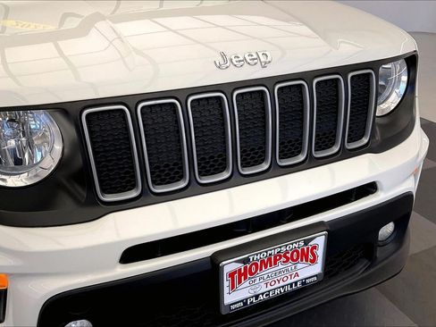 Used 2022 Jeep Renegade Latitude AWD/4WD image 29