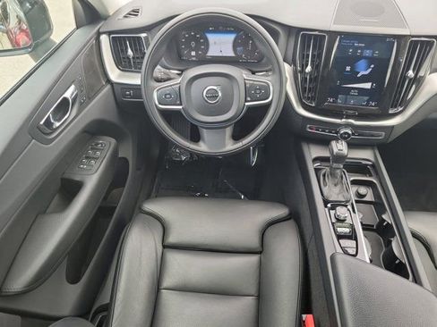 Used 2019 Volvo XC60 T6 Momentum w/ Multimedia Package image 17