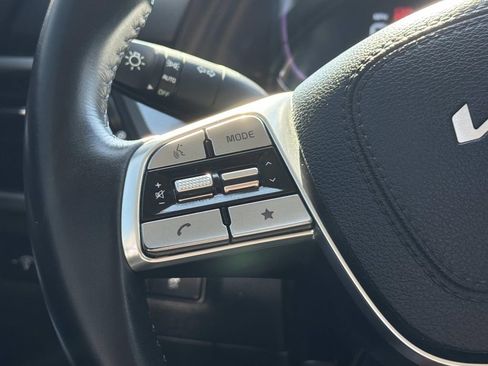 Used 2025 Kia Telluride S FWD image 13