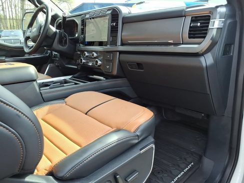 Used 2024 Ford F350 Platinum AWD/4WD image 9