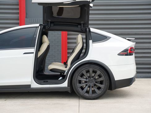 Used 2023 Tesla Model X AWD/4WD image 9