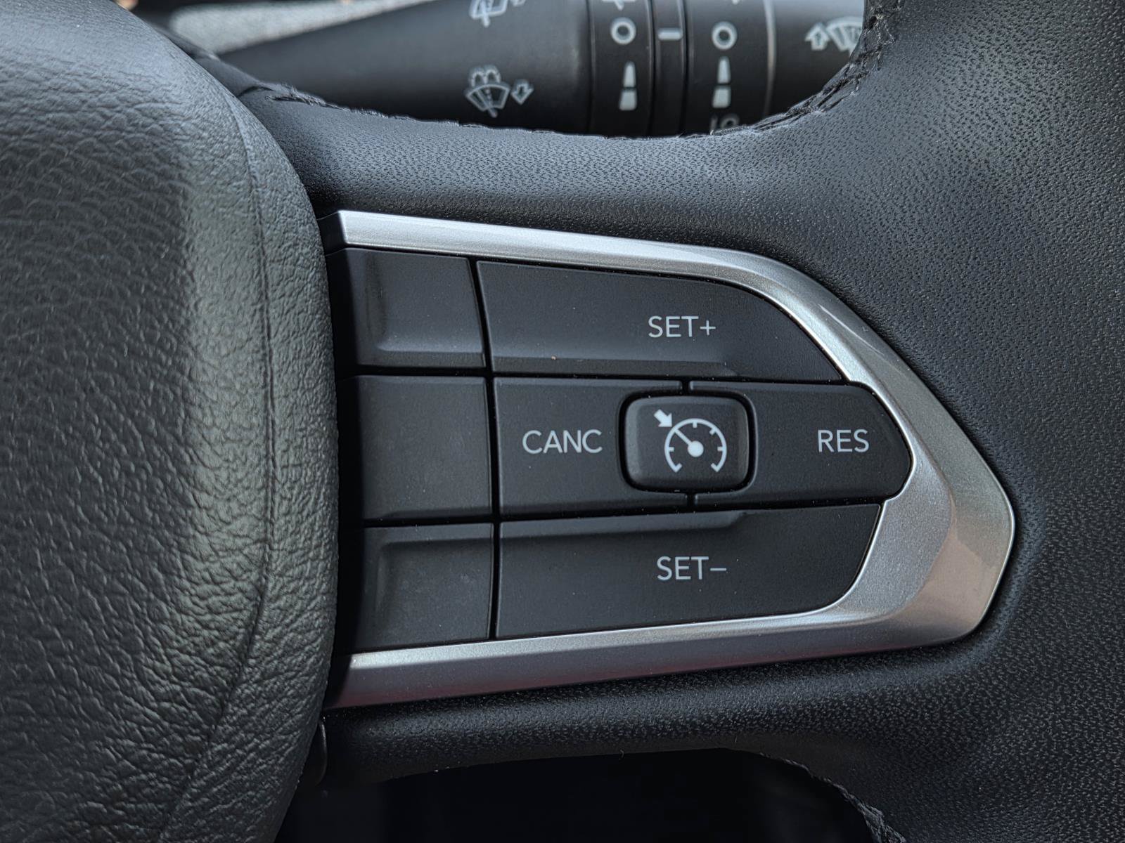 Used 2025 Jeep Compass Latitude AWD/4WD image 22