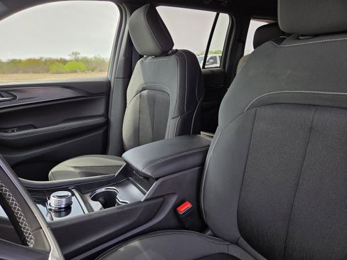 New 2026 Jeep Grand Cherokee Laredo RWD image 28
