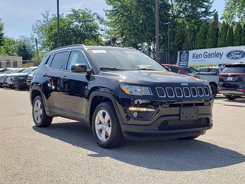 Used 2019 Jeep Compass Latitude w/ Cold Weather Group AWD/4WD image 3