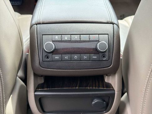 Used 2016 GMC Acadia Denali AWD/4WD image 32