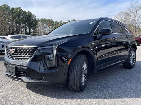 Used 2024 Cadillac XT4 Premium Luxury image 7