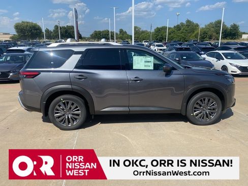 New 2025 Nissan Pathfinder SL w/ SL Premium Package image 6